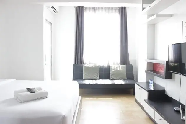 Pleasant and Comfy Studio Room at Emerald Towers Apartment - İç Mekan