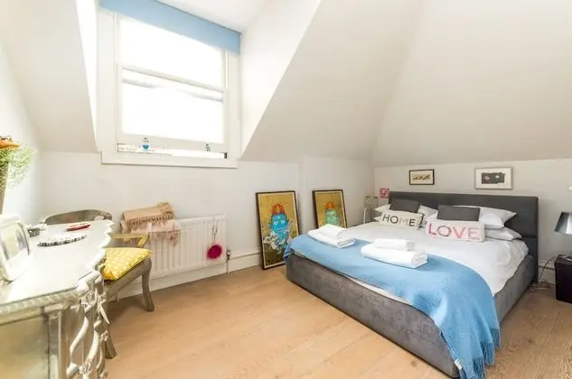 Pleasant Earl's Court Apartment near Hyde Park