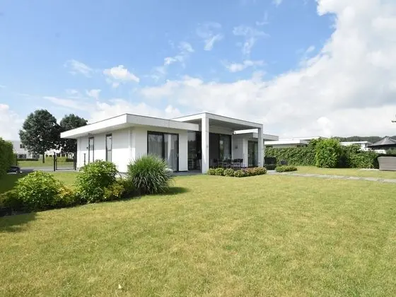 Pleasant Villa in Harderwijk With Fenced Garden and Jetty