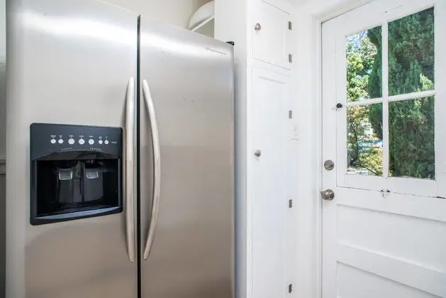 Pleasant Hillcrest 2 BR Near Balboa Park by Domio - Mutfak