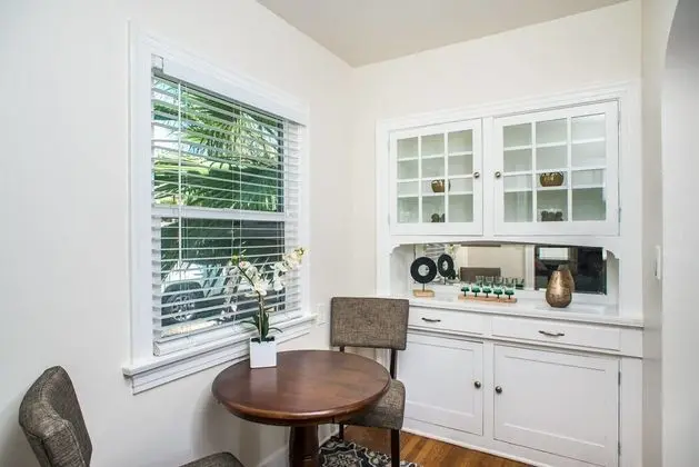 Pleasant Hillcrest 2 BR Near Balboa Park by Domio - Oda Düzeni