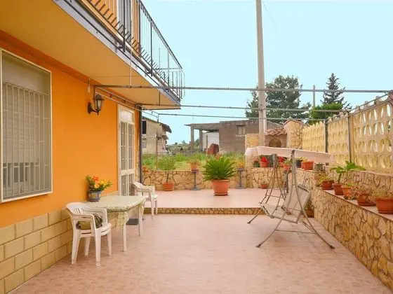 Pleasant Holiday Home With Balcony, Veranda, Barbecue - Dış Mekan