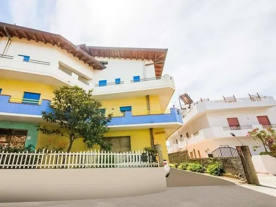 Pleasant Holiday Home in Barcellona Pozzo di Gotto