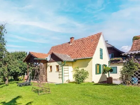 Pleasant Holiday Home in Gersdorf an der Freistritz With Garden - Dış Mekan