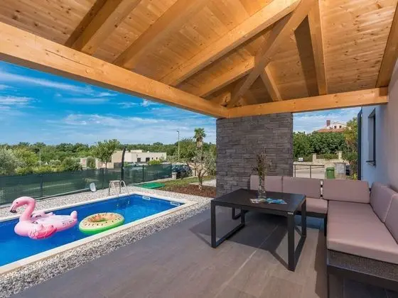 Pleasant Holiday Home in Novigrad With Private Pool