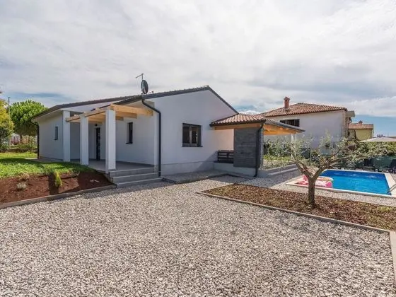 Pleasant Holiday Home in Novigrad With Private Pool - Dış Mekan