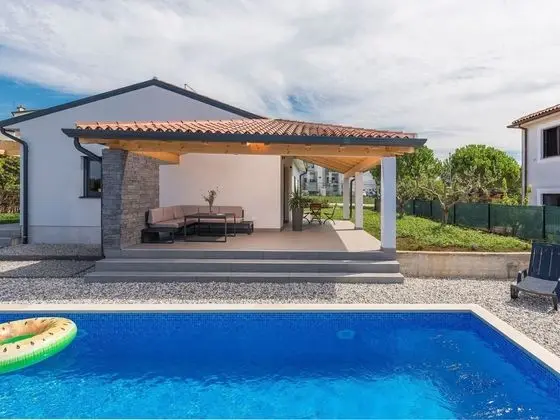 Pleasant Holiday Home in Novigrad With Private Pool - Havuz