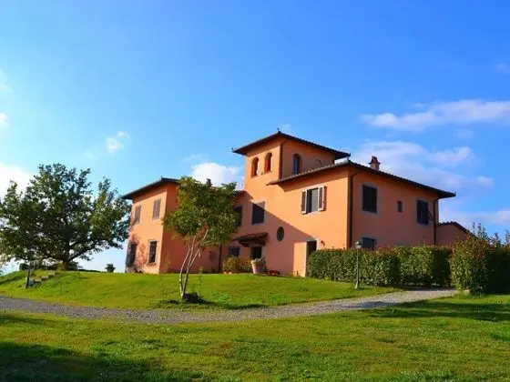 Pleasant Holiday Home in Stabbia With Bubble Bath