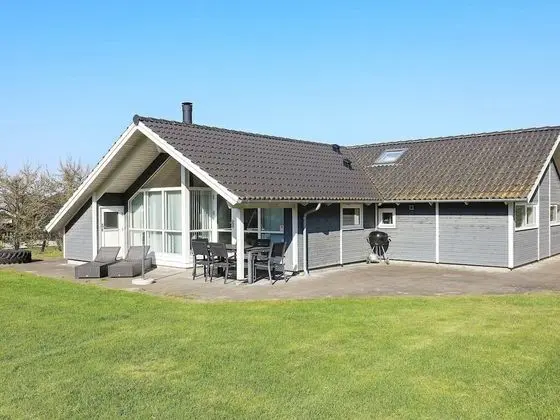 Pleasant Holiday Home in Syddanmark With Whirlpool