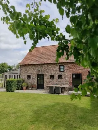 Pleasant Holiday Home in West Flanders with Enclosed Garden & Hot Tub