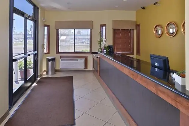 Pleasant Inn - Lobi