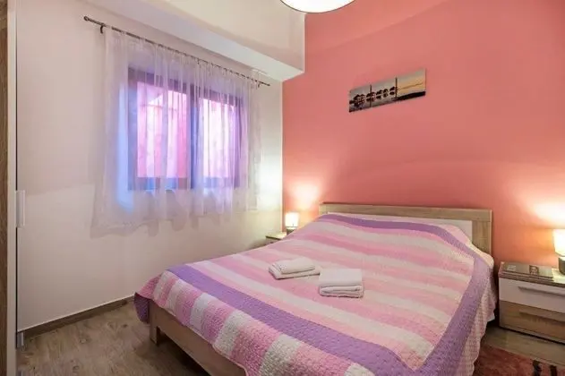 Pleasant Oriana Apartment near Sea