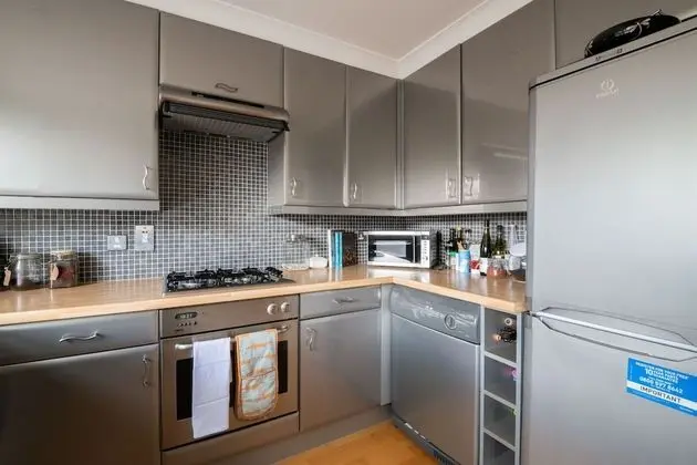 Pleasant Putney Home Close to the Tube Station by Underthedoormat - Mutfak