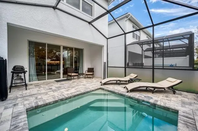 Pleasant Townhome With Private Pool Near Disney