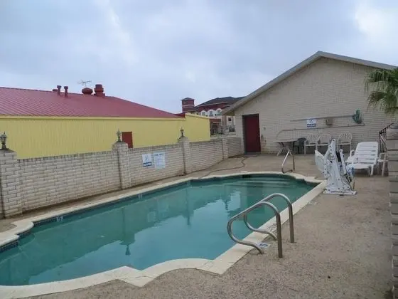 Pleasanton Executive Inn - Havuz