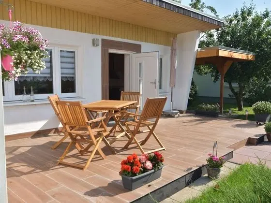 Pleasing Bungalow in Boiensdorf With Fenced Terrace - Dış Mekan