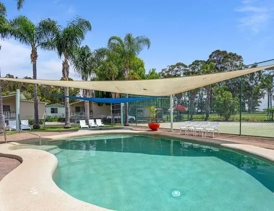 Pleasurelea Tourist Resort and Caravan Park - Havuz
