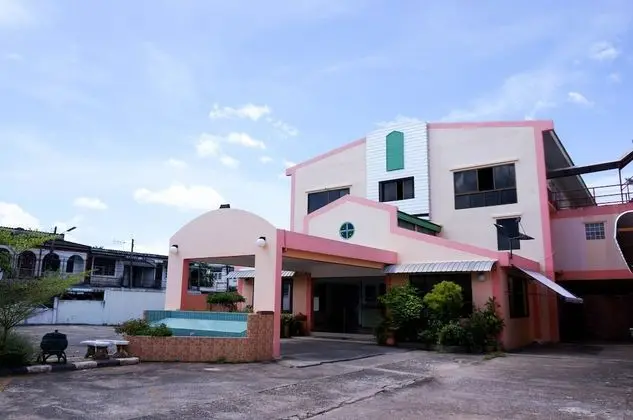Plernpetch Hotel - Dış Mekan