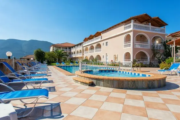 Plessas Palace Aparthotel - Havuz
