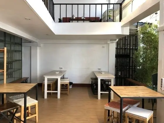 Ploy Hostel - Lobi