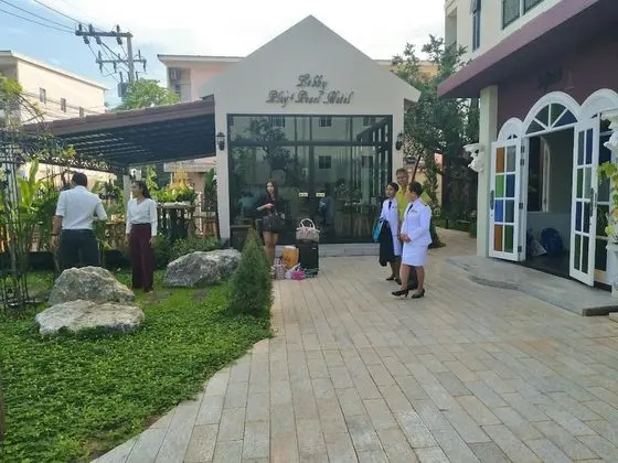 Ploy's Pearl Hotel