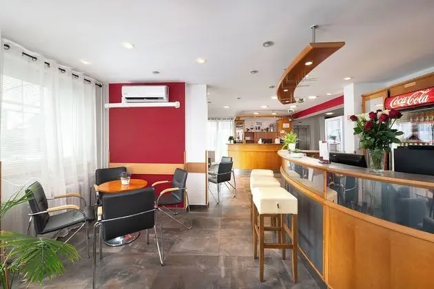 Hotel Plus - Lobi