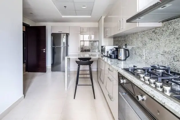Plush 3BR w/ Study in Prime District - Downtown Dubai! - İç Mekan