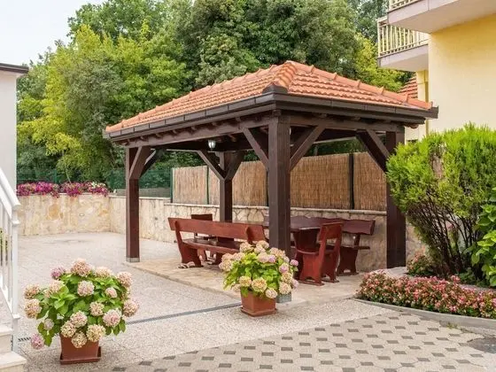 Plush Apartment in Imotski near Blue & Red Lakes - Dış Mekanlar