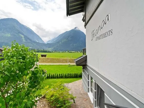 Plush Apartment in Neukirchen am Großvenediger near Ski Area - Dış Mekan