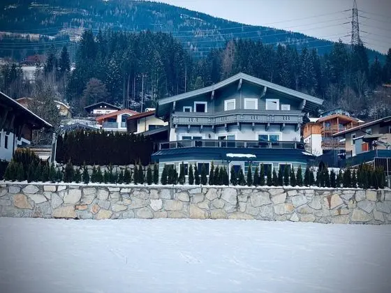 Plush Apartment in Neukirchen am Großvenediger near Ski Area - Öne Çıkan Resim