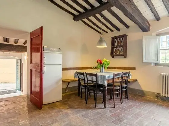 Plush Farmhouse in Bacchereto With Swimming Pool - Yerinde Yemek