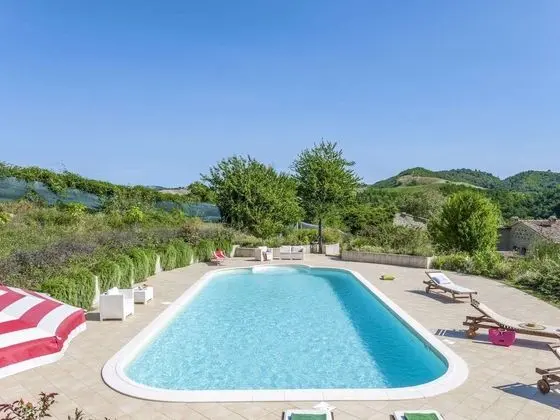 Plush Holiday Home in Belforte All'isauro With Swimming Pool