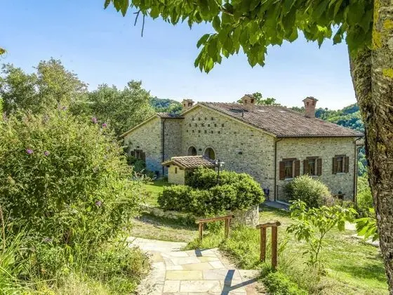 Plush Holiday Home in Belforte All'isauro With Swimming Pool - Dış Mekan