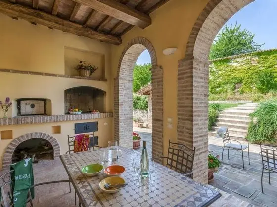 Plush Holiday Home in Belforte All'isauro With Swimming Pool - Yerinde Yemek