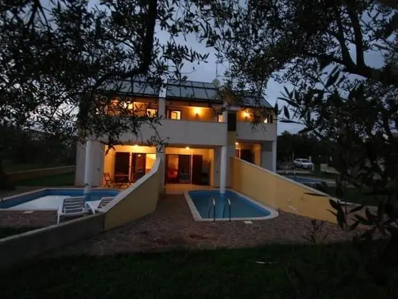 Plush Holiday Home in Novigrad With Patio - Havuz