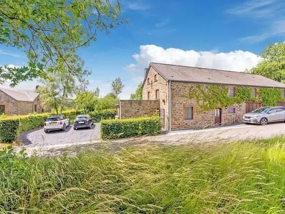 Plush Villa in La Roche-en-ardenne With Swimming Pool