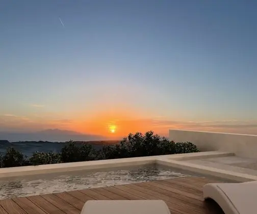 Pnoé Luxury Suites
