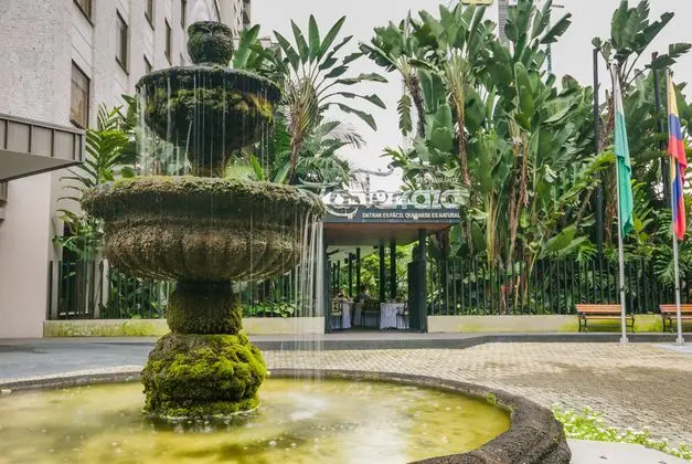 Poblado Plaza
