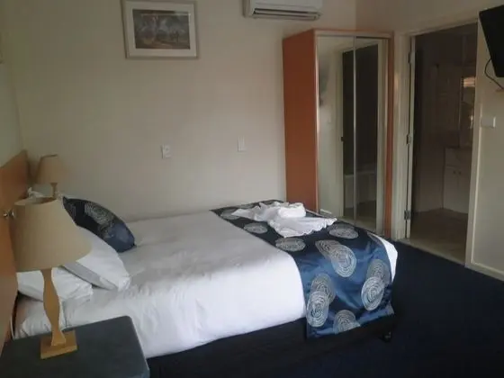 Poets Recall Motel - Oda