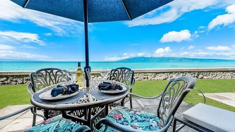 Pohailani #102 Studio Bedroom Condo by RedAwning