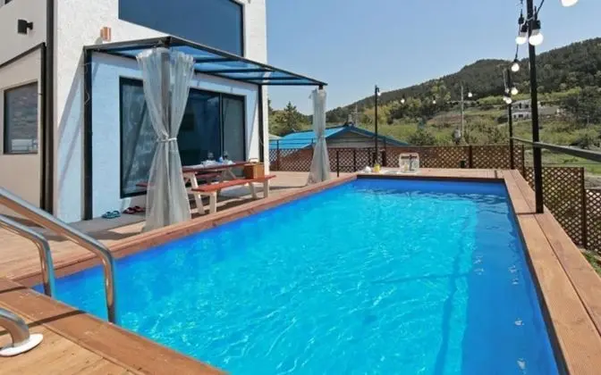 Pohang 187 and Ocean Pool Villa