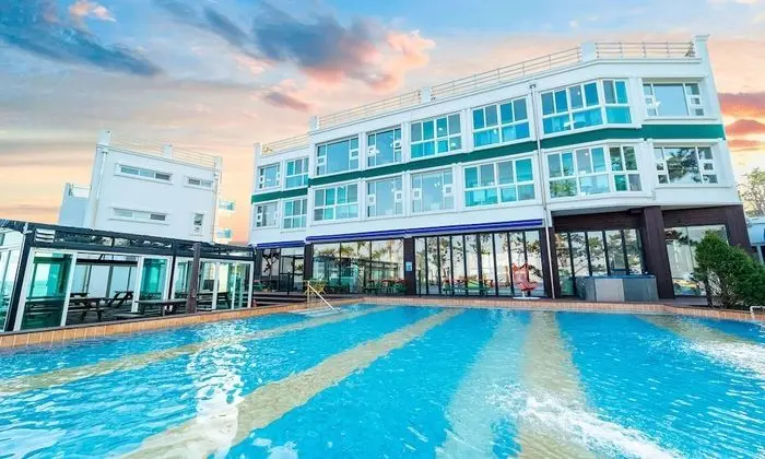 Pohang Pinewave Sea & Spa Pension - Havuz