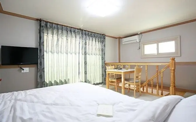 Pohang Songra Aqua Tourist Pension - Oda