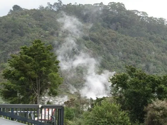Pohutu Lodge