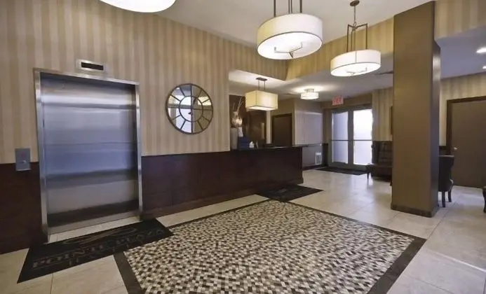 Pointe Plaza Brooklyn Hotel - Lobi