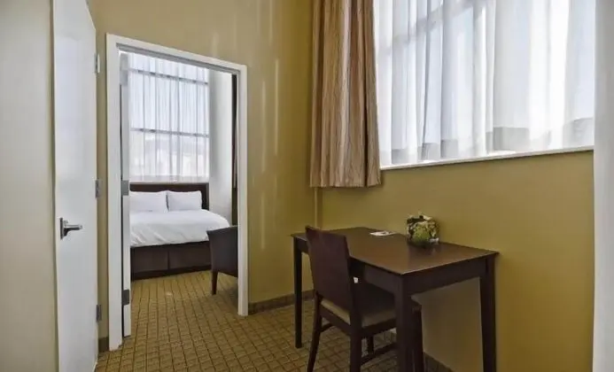 Pointe Plaza Brooklyn Hotel - Oda
