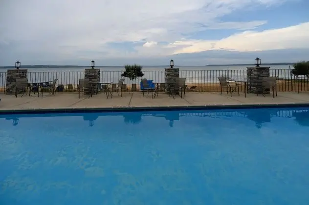 Pointes North Beachfront Hotel - Havuz