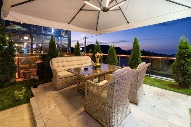 Poison Garden Suite & SPA