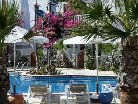 Hotel Polikandia - Havuz