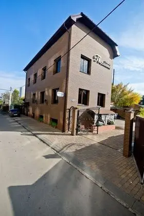 Polina Hotel